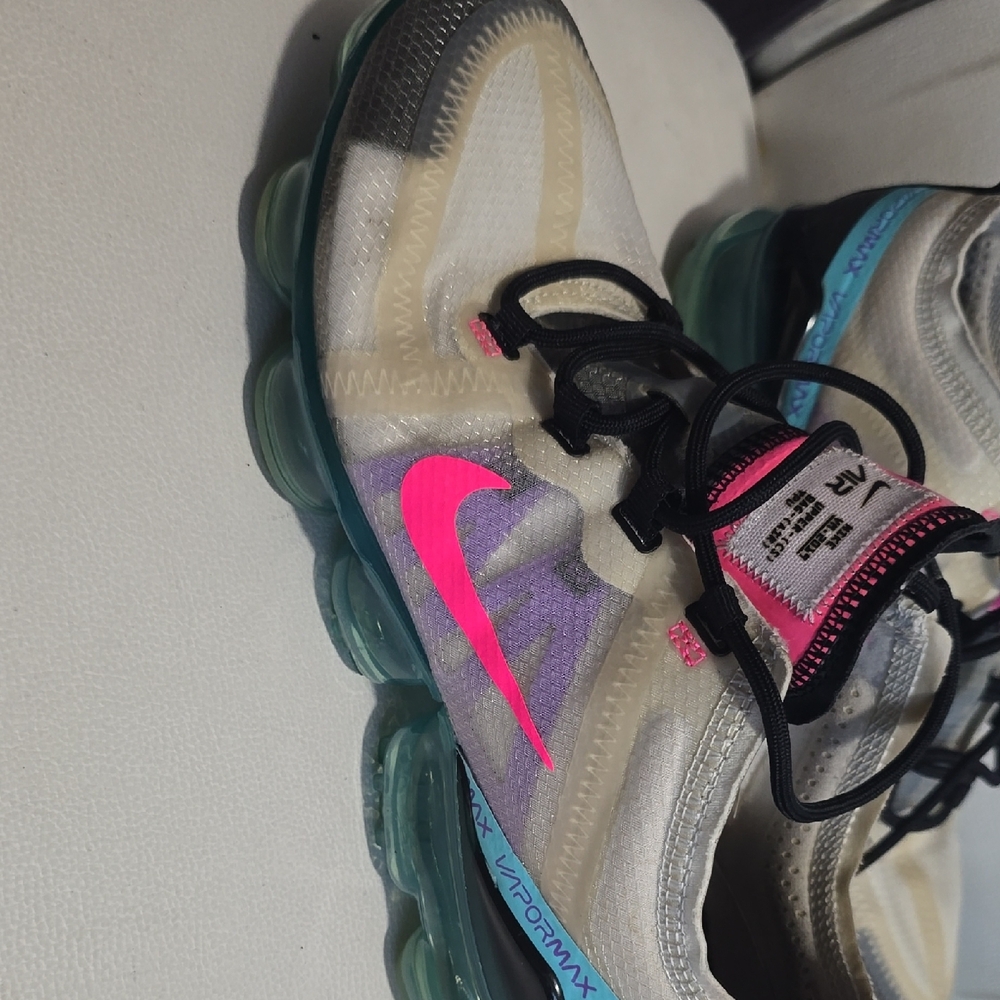 Nike Pink and Cream Sneakers Modern Athletic Design
